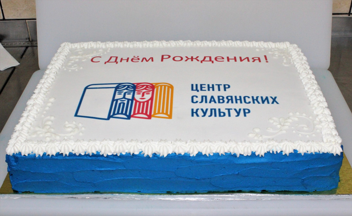 торт с логотипом для компании